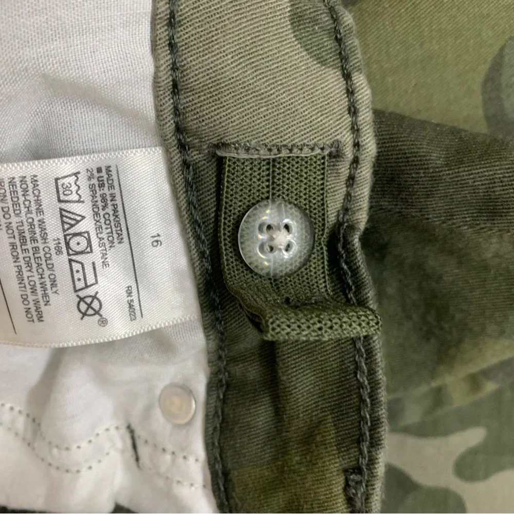 Old Navy boys Green Camouflage Pants